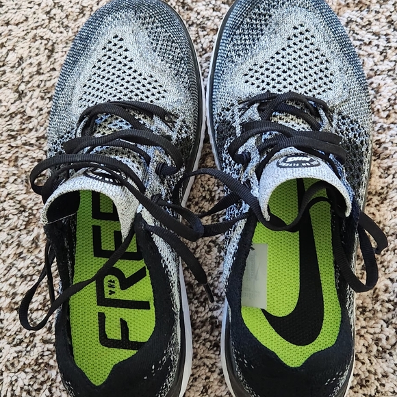 Nike Fly Knits - Picture 5 of 5